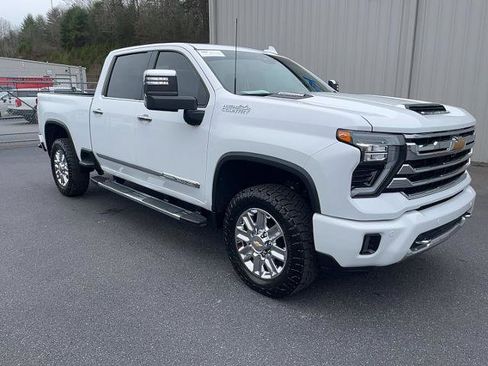 Used 2024 Chevrolet Silverado 2500 High Country image 4