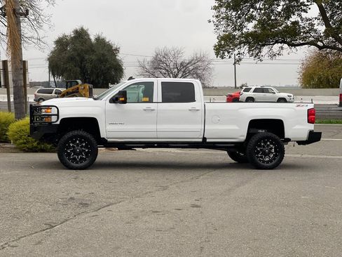 Used 2017 Chevrolet Silverado 2500 LT w/ Z71 Package, Off-Road AWD/4WD image 4