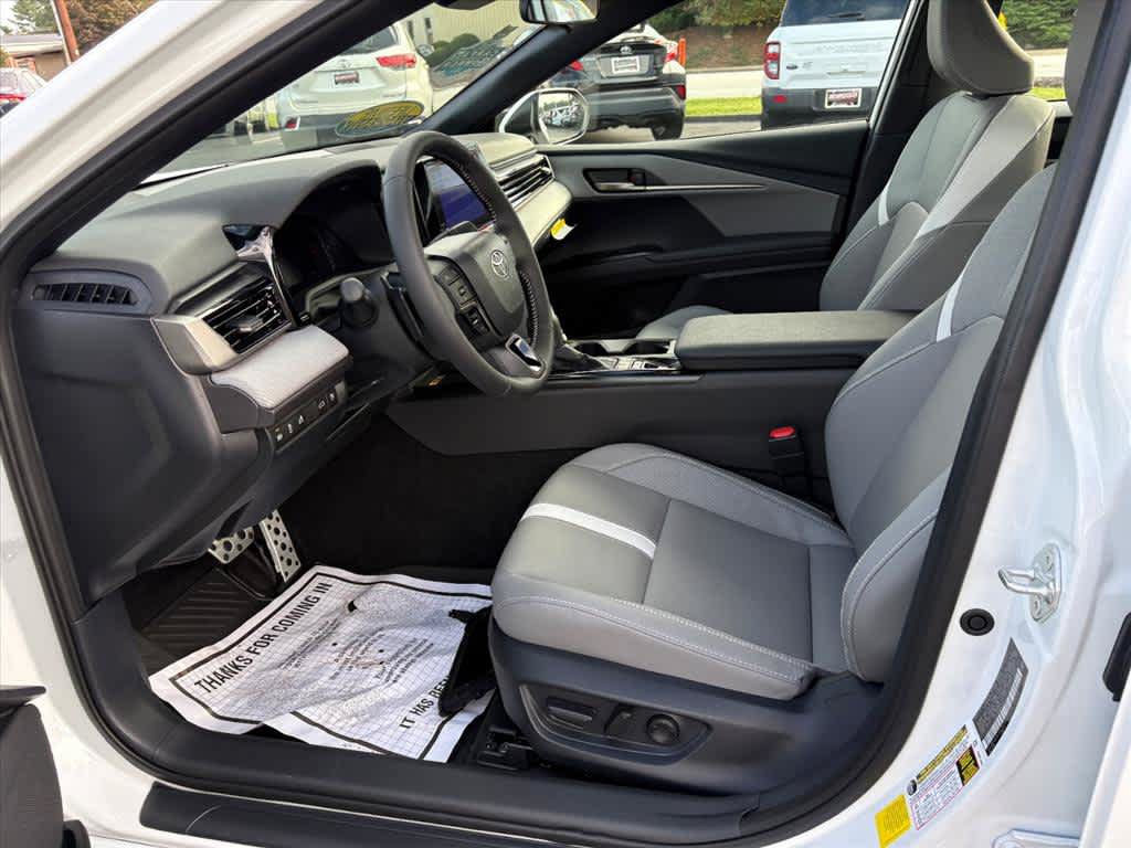 Used 2026 Toyota Camry SE FWD image 13