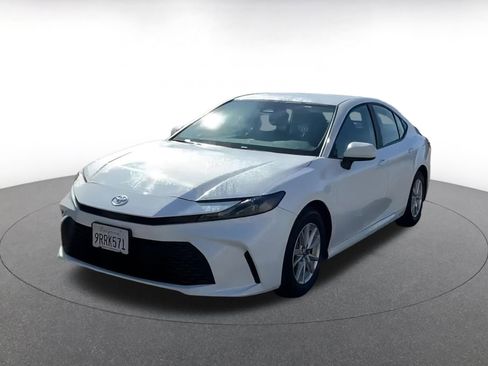 Used 2025 Toyota Camry LE image 7