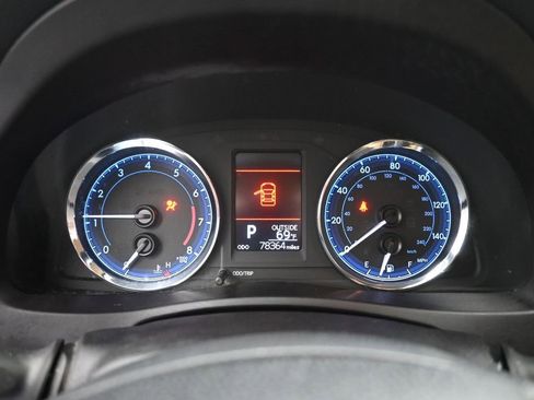 Used 2017 Toyota Corolla L image 4