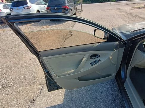 Used 2010 Toyota Camry FWD image 24