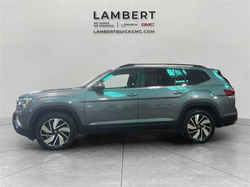 Used 2025 Volkswagen Atlas SE image 3