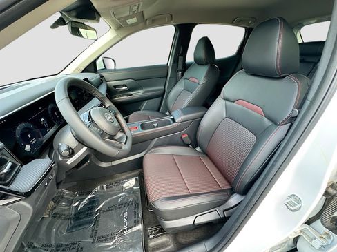 New 2025 Nissan Kicks SR image 14