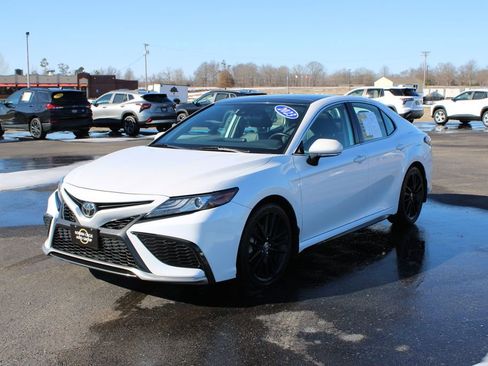 Used 2023 Toyota Camry XSE image 4