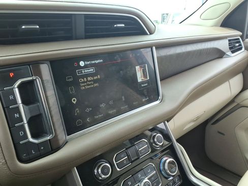 Used 2022 GMC Yukon Denali w/ Denali Premium Package AWD/4WD image 32