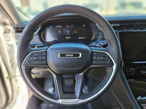 Used 2023 Jeep Grand Cherokee L Limited w/ Luxury Tech Group II AWD/4WD image 28
