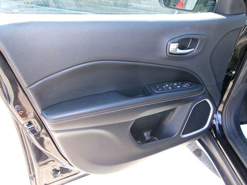 Used 2018 Jeep Compass Latitude w/ Popular Equipment Group AWD/4WD image 12