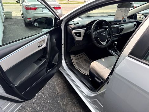 Used 2016 Toyota Corolla LE FWD image 12