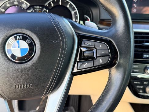 Used 2018 BMW 530i w/ Premium Package image 28