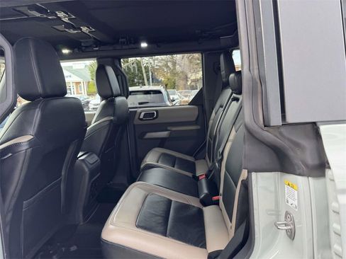 Used 2023 Ford Bronco Wildtrak image 11