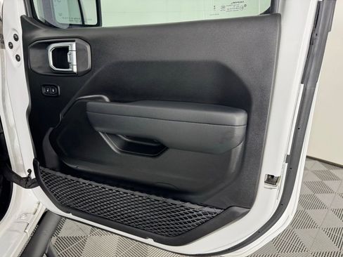 Used 2025 Jeep Gladiator Sport image 30