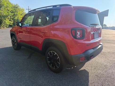 Used 2023 Jeep Renegade Trailhawk AWD/4WD image 10