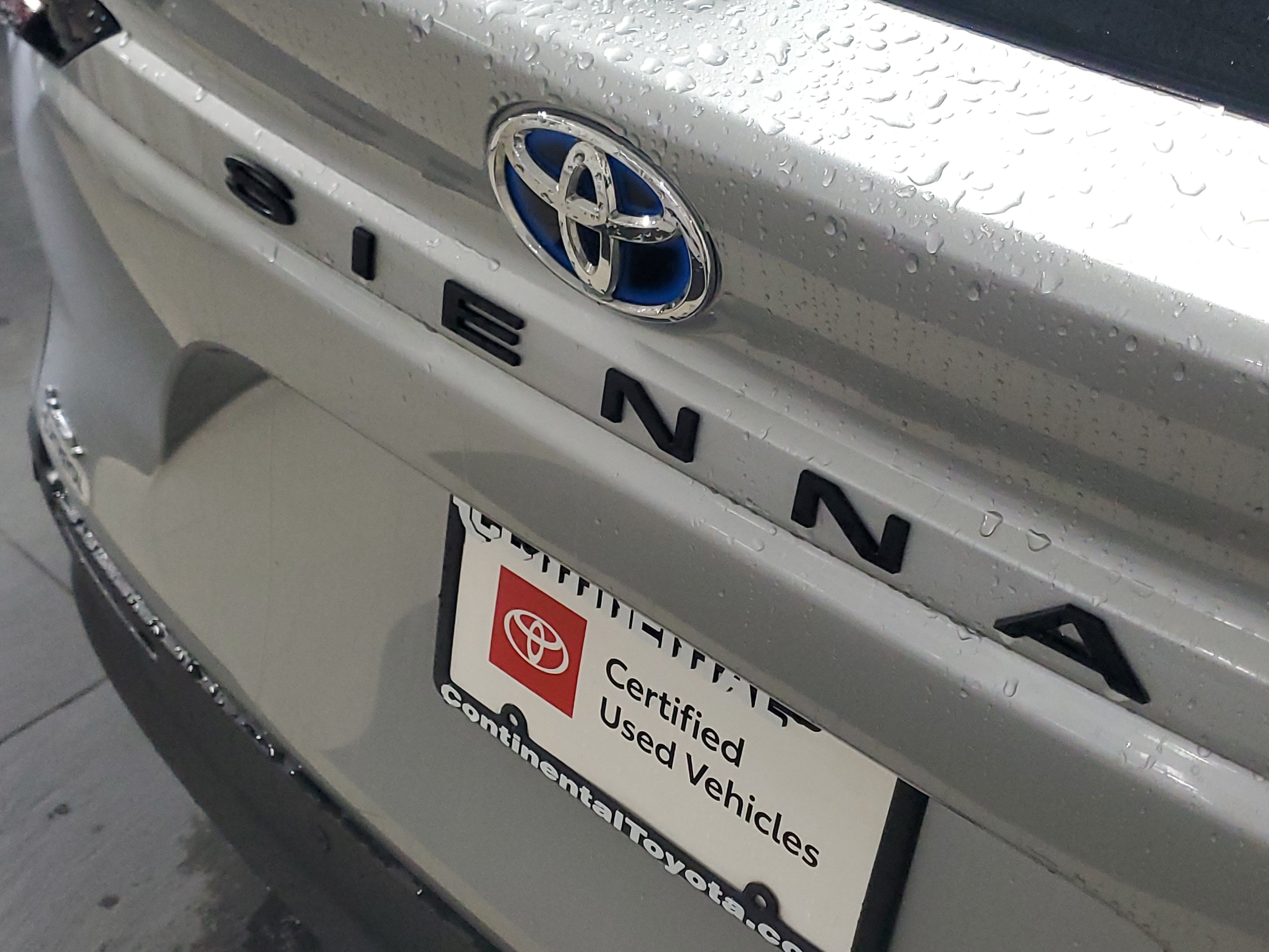 Certified 2025 Toyota Sienna XLE FWD image 9