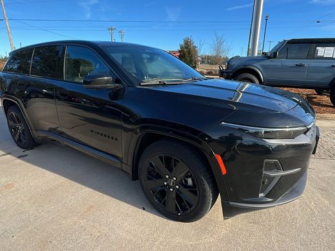 Used 2024 Jeep Wagoneer Launch Edition image 5