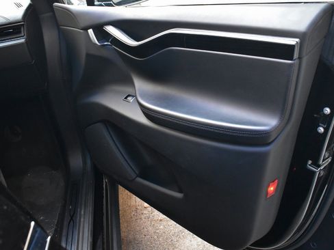 Used 2018 Tesla Model X 75D image 24