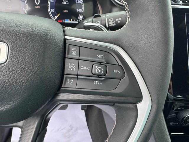 Used 2023 Jeep Grand Cherokee Altitude AWD/4WD image 15