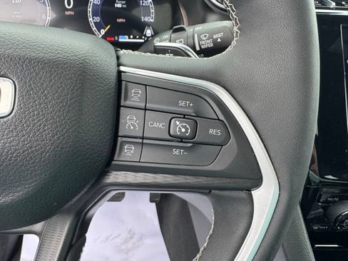 Used 2023 Jeep Grand Cherokee Altitude AWD/4WD image 15