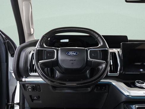 Used 2025 Ford Expedition Max Platinum AWD/4WD image 9