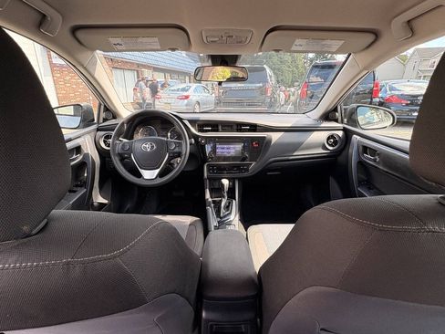 Used 2018 Toyota Corolla LE FWD image 29
