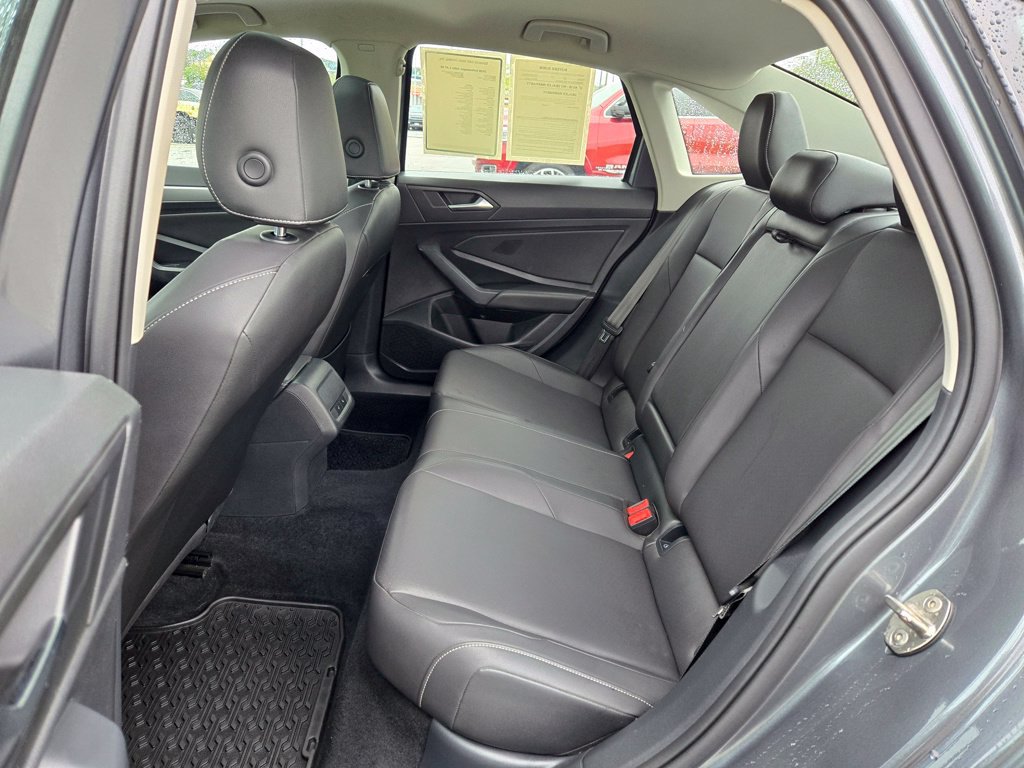 Used 2020 Volkswagen Jetta SE w/ SE Cold Weather Package FWD image 26