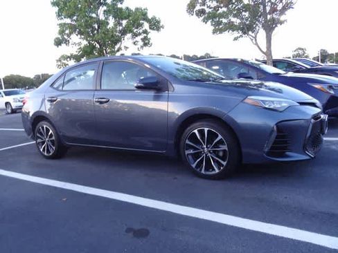 Used 2018 Toyota Corolla SE w/ Carpet Mat Package (TMS) FWD image 3