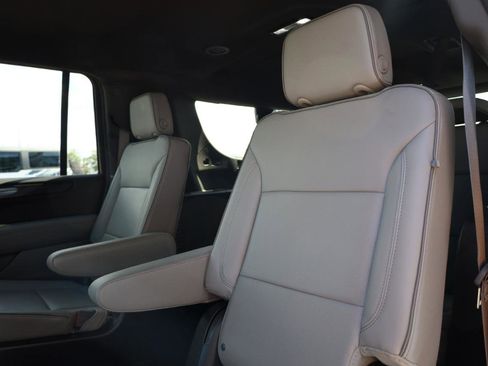 Used 2025 GMC Yukon XL Elevation RWD image 15