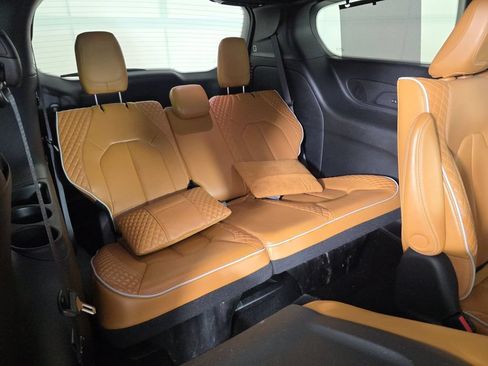 Used 2022 Chrysler Pacifica Pinnacle FWD image 14