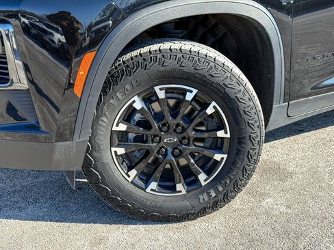 Used 2025 Chevrolet Traverse Z71 w/ Driver Confidence Package image 11