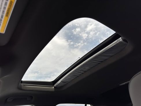 New 2026 Chevrolet Trax RS w/ Sunroof Package image 6