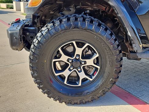 Used 2020 Jeep Wrangler Unlimited Rubicon w/ Steel Bumper Group image 6