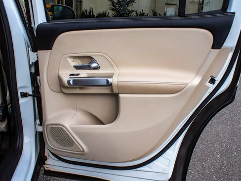 Used 2022 Mercedes-Benz GLB 250 4MATIC image 13