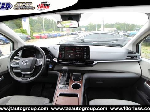 Used 2021 Toyota Sienna LE FWD image 19