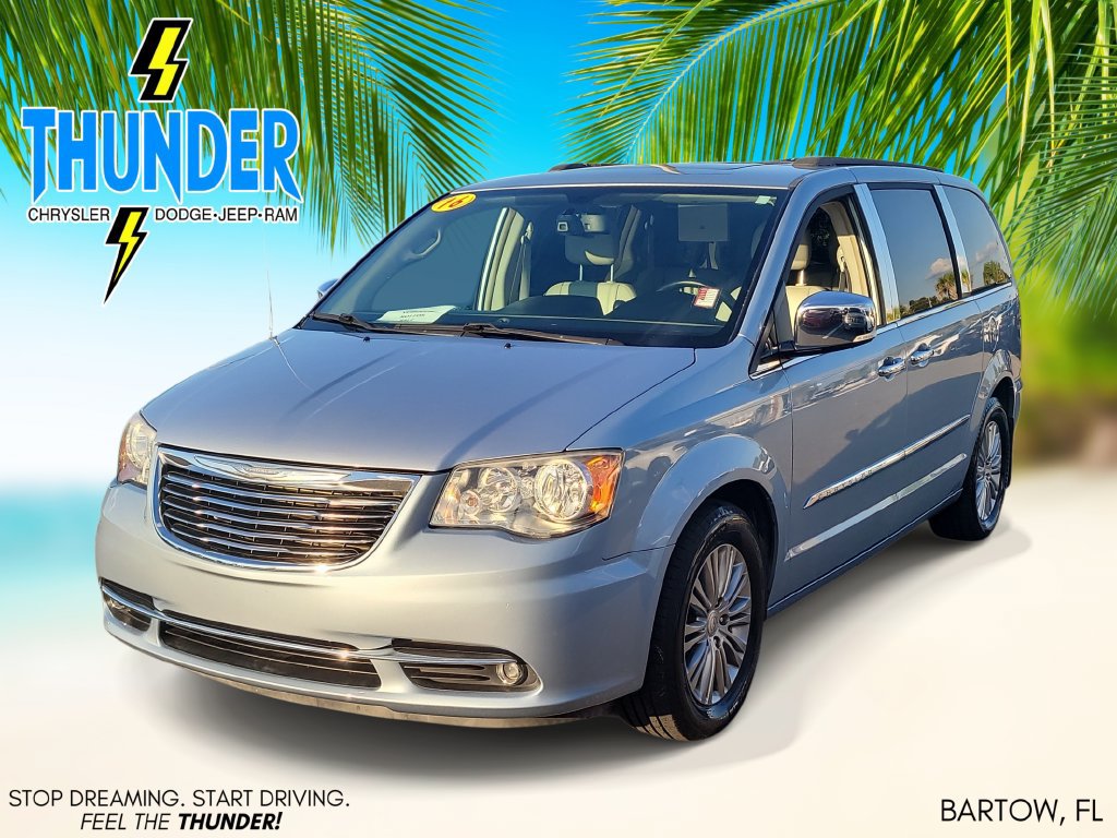 Used 2016 Chrysler Town & Country Touring-L FWD image 2