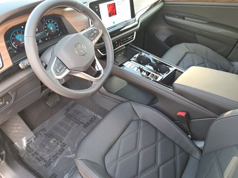 New 2026 Volkswagen Atlas SE FWD image 17