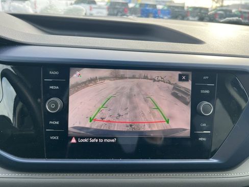 Used 2024 Volkswagen Taos SE image 19