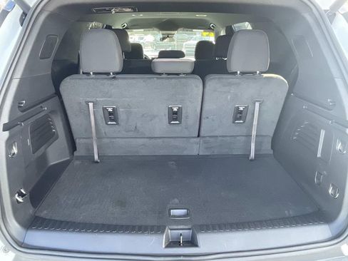 Used 2024 Chevrolet Traverse LT w/ Enhanced Driving Package image 11