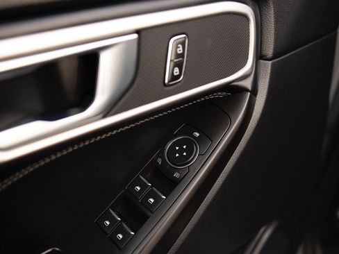 Used 2020 Ford Explorer XLT w/ Equipment Group 202A image 16