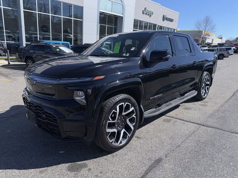 Used 2024 Chevrolet Silverado EV RST image 3