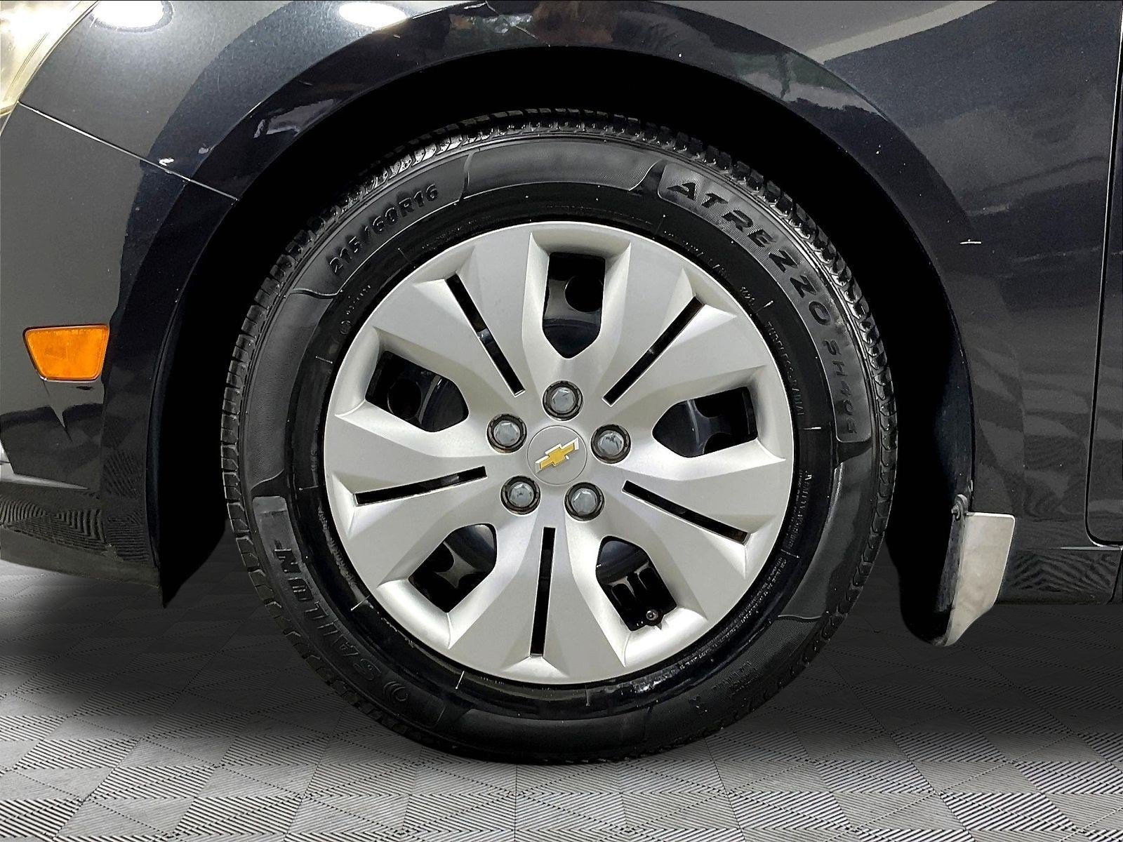 Used 2014 Chevrolet Cruze LS FWD image 32