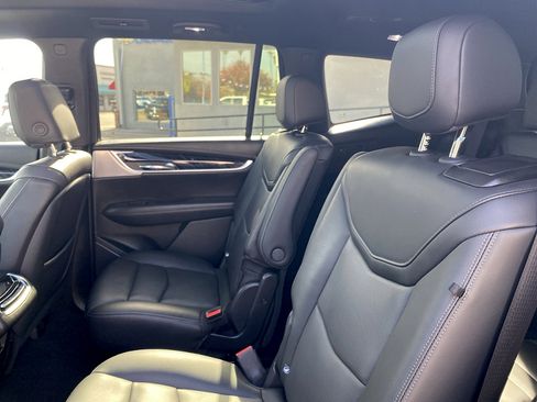 Used 2025 Cadillac XT6 Premium Luxury FWD image 17