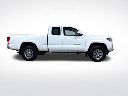 Used 2017 Toyota Tacoma SR5 w/ Tow Package AWD/4WD image 10