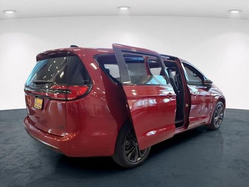 New 2026 Chrysler Pacifica Select image 8