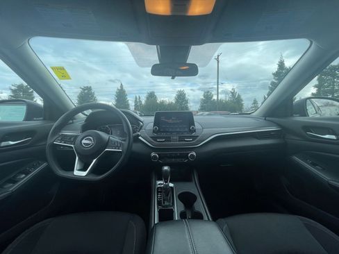 Used 2025 Nissan Altima 2.5 SV image 28