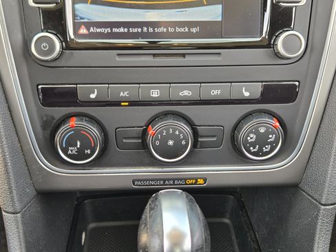 Used 2015 Volkswagen Passat 1.8T Limited Edition image 31