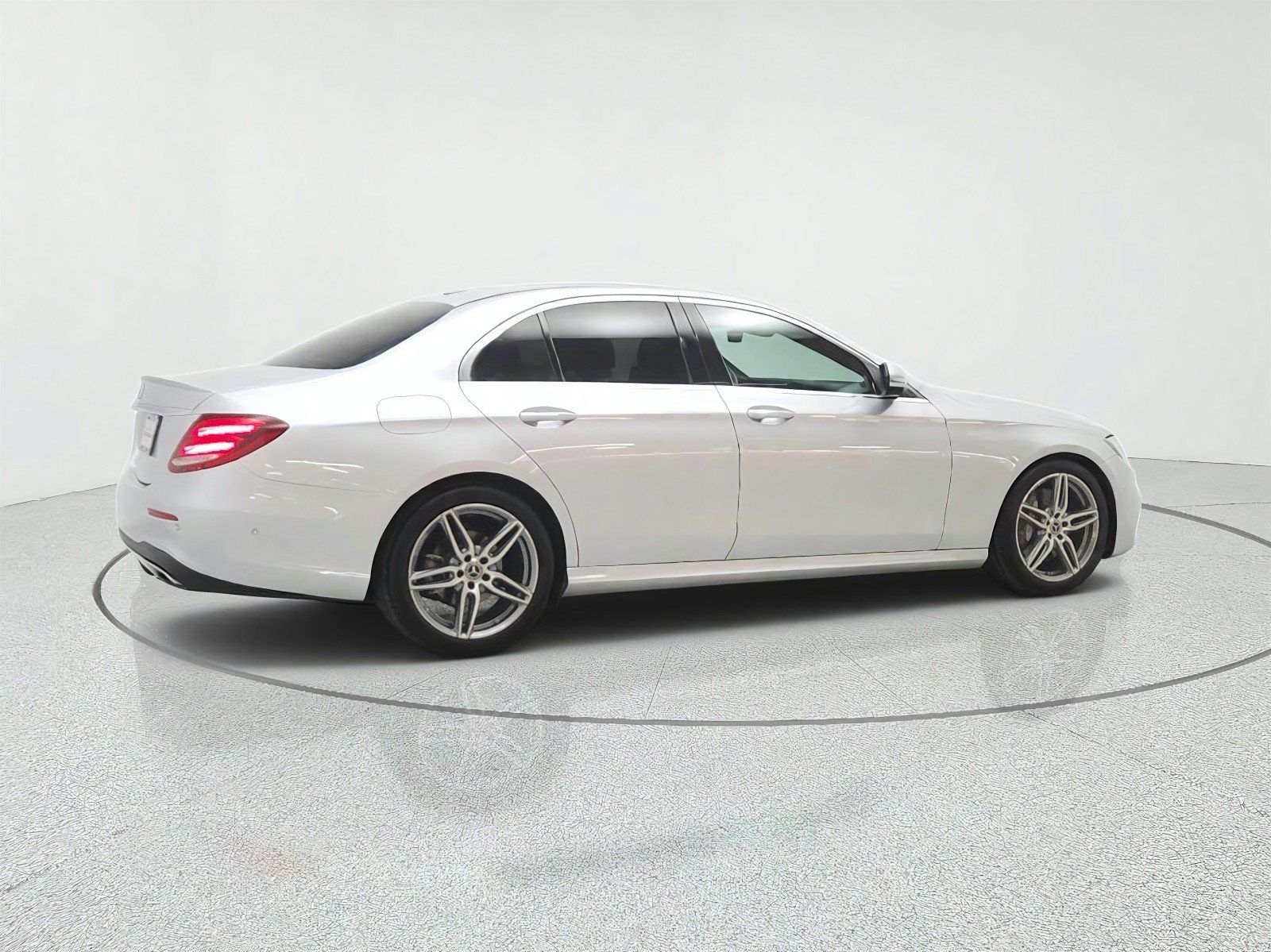 Used 2019 Mercedes-Benz E 300 image 5