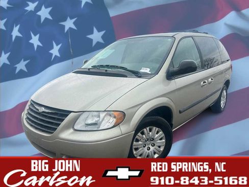 Used 2007 Chrysler Town & Country w/ Popular Equipment Group I image 1