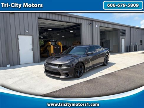 Used 2019 Dodge Charger Scat Pack RWD image 1
