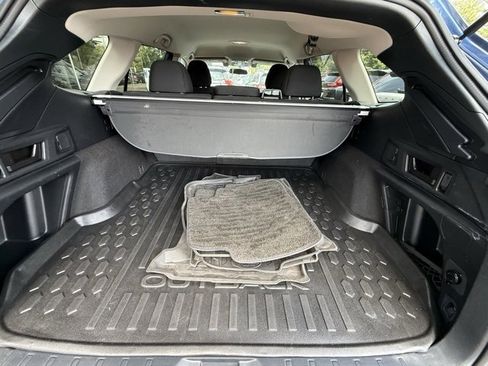 Used 2022 Subaru Outback Premium image 19