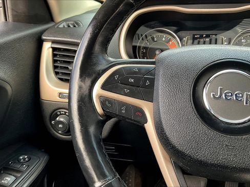 Used 2016 Jeep Cherokee Latitude w/ Cold Weather Group image 17